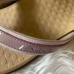 Vionic sandals size 10